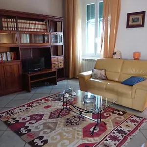 https://appartamento-con-incantevole-vista-mare.it-tuscanyhotel.com